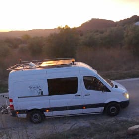 StoryBus  – 2p Mercedes Sprinter off grid buscamper