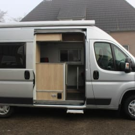 Lela | Peugeot Boxer 2 persoons camperbus