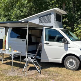 4p Volkswagen t6 bus from 2016