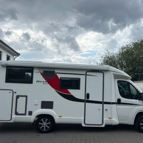 3pers. Bürstner 2015 luxe + zeer compleet