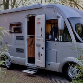 Mid Campery – 4p Hymer integrated from 2010 Mid Campery 
