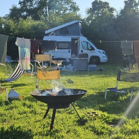 Happy Camper Days – 4 Personen Camper mit Dachzelt