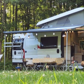 Burstner Campeo campervan – Nieuwe (2021), luxe & goed uitgeruste 4p Bürstner buscamper met hefdak