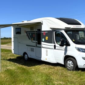Joep – Fijne Adria camper voor 4 personen