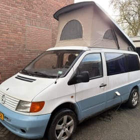 Bets – 4-seater Mercedes-Benz campervan from 1997