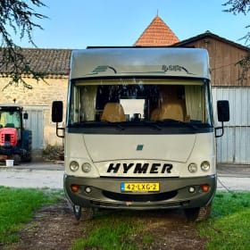 Ajuu Hymer  – Discover freedom with our fresh Hymer B 584 – with bar layout, lifting bed 