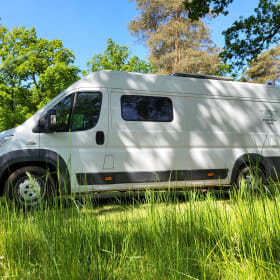 Pura Vida Van – 3-person bus camper built in 2023