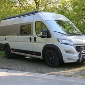 Tourne – 4p Peugeot Premium campervan uit 2023 met lengtebedden