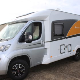 2p Bürstner semi-integrated uit 2016