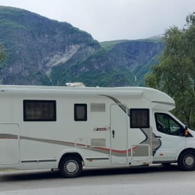 4p Challenger Teilintegrierter mit Queensize-Bett