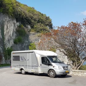 Camper – Hymer Wohnmobil, 2 Personen, komplett ausgestattet
