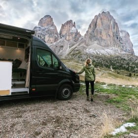 Off grid campervan voor surfers, mountainbikers/racefietsers 