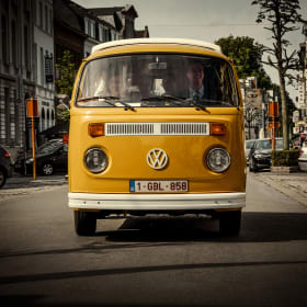 DEVON – Mieten Sie einen original Hippie-Bus von 1976!