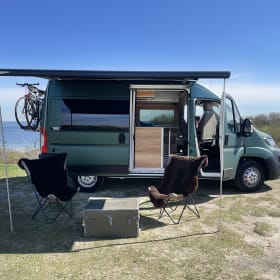 De Groene Waldi – Peugeot Boxer compacte buscamper te huur