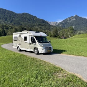 Luxury 4 pers. with fixed French bed and a pull-down bed