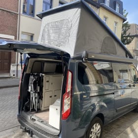 Dwight Schrute – All'avventura con la nuova Ford Nugget Plus!