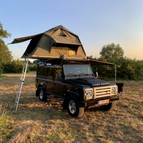 Defender 110 von Lowland Escapes