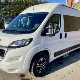 4-persoons Peugeot bus uit 2021