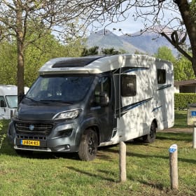 Herman – Knaus camper 2P lengtebedden!