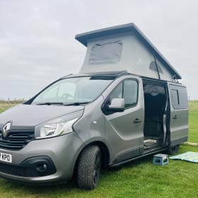 Arnie – 4 berth Renault campervan 