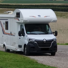 Familiecamper –  Renault alcove for 4-6 persons