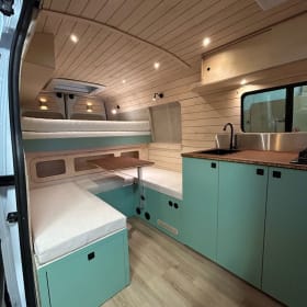 WoodenCabin on Wheels – 3p Renault campervan uit 2025