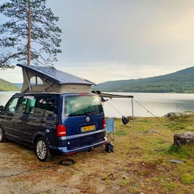 4er Volkswagen Bus aus dem Jahr 2013