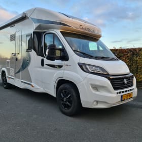 L199VP – Chausson 777GA  Automaat Titanium VIP zeer luxe , km vrij!