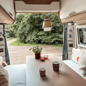 CLAY & GRACE - home away from home – Camping-car Knaus pour 2 personnes à partir de 2019 - avec un design spécial