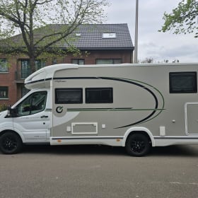 Kampergeluk – Beleef jouw uniek avontuur met onze 4-persoons automaat camper