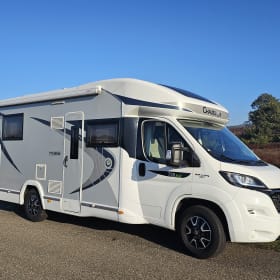 Titanium – Luxury 4 person Camper (extra air conditioning, smart TV, Alpine navigation/radio)