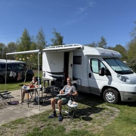 Compacte 3P half integraal, lengtebed en km vrij!