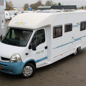 4p Renault semi-integrated uit 2009