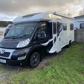 6-persoons Bailey approach autograph camper uit 2013