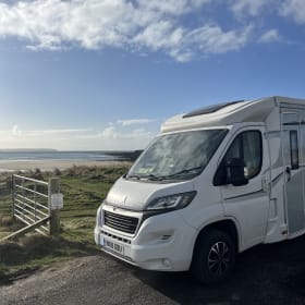 Rent & Drive! – 2-persoons Peugeot Compact camper 2018