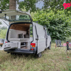 Brum – Volkswagen campervan from 2002 (2p)