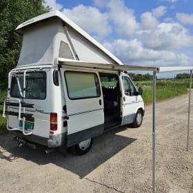 Nugget (chicken) – Schöner Ford Transit Nugget für 4 Personen!
