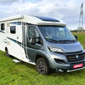 Herman – Knaus camper for 2p length beds!