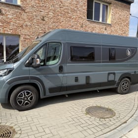 Kiki – 4p Benimar bus uit 2026