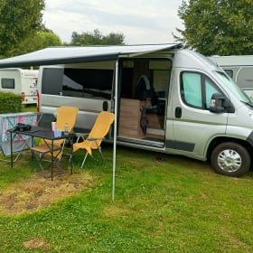 2p Peugeot bus from 2011