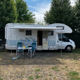 Km vrij – Luxury 4 person(*) Ford Rimor Alcove