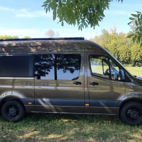 Lizz – 2p Mercedes-Benz bus from 2023