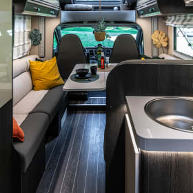 4p 2022 Roller Team – Extra spacious and free camping (330Ah battery, air conditioning and furnishings)