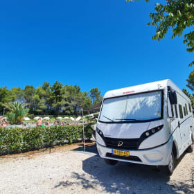 Luxe Dethleffs Trend (met o.a. level-systeem, dubbele airco en omvormer)