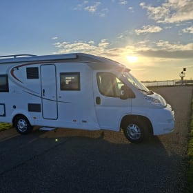 De Vrijbuiter – 2p Bürstner semi-integrated from 2011