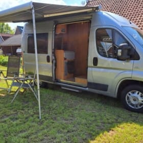 Duuk – Luxe 2p off-grid Pössl buscamper uit 2009