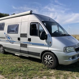 Compacte en gezellige buscamper 