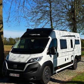 Vannie – Libertà con il nostro camper Premium XL per 2 persone 