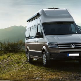 Grote beer – 4p Volkswagen campervan from 2022