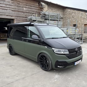 4p Volkswagen bus uit 2023